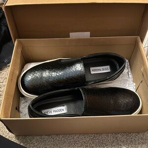 Black leather slip on Steve Madden Sneakers